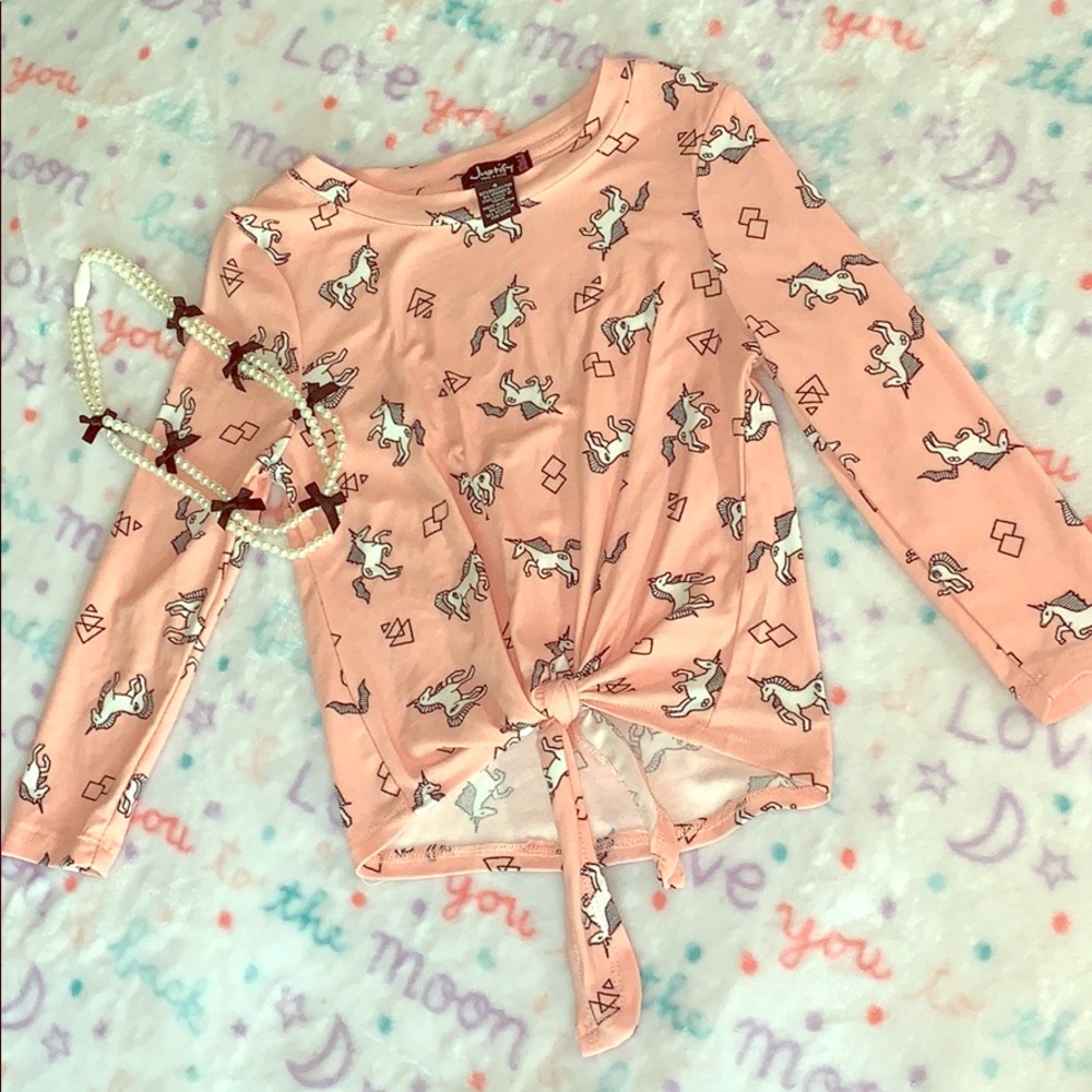 🦄 Unicorn long sleeved w/tie knot in front 🍬